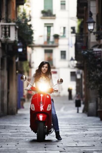 Alquilar una moto en VíaVespa cuesta desde nueve euros la hora.