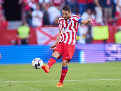 Koke golpea el balón durante el Sevilla-Atlético de Madrid del pasado sábado.