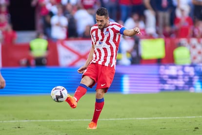 Koke golpea el balón durante el Sevilla-Atlético de Madrid del pasado sábado.