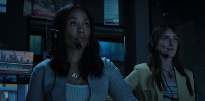 Karen Pittman y Hannah Leder, como Mia e Isabella, en un capítulo de la cuarta temporada de 'The Morning Show', de Apple TV.