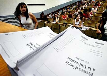 Examen de selectividad en la Facultad de Empresariales de la Universidad de Barcelona.