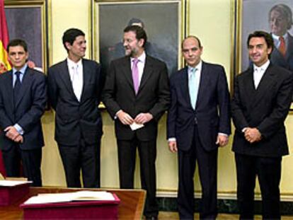 Eugenio López, Alfredo Timermans, Mariano Rajoy, Alfonso Nasarre y Jesús Andreu. PLANO MEDIO - FOTO DE GRUPO