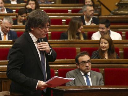 El presidente de la Generalitat, Carles Puigdemont, en el Parlamento de Catalu&ntilde;a.