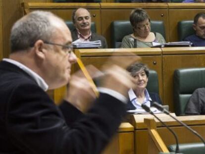 El portavoz del PNV, Joseba Egibar, en su intervención de este jueves en el Parlamento vasco.