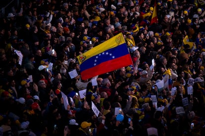 Manifestación convocada para apoyar al candidato opositor Edmundo González como presidente electo de Venezuela, este jueves en la madrileña Puerta del Sol.