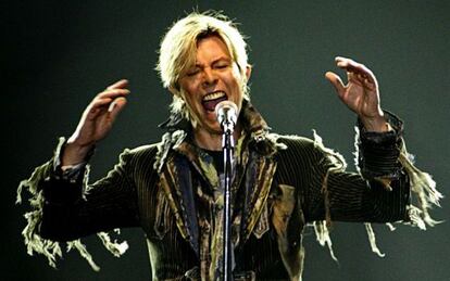 David Bowie, durante su concierto en Praga el 23 de junio de 2004, dentro de la gira 'A Reality Tour'.