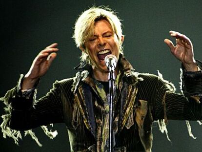 David Bowie, durante su concierto en Praga el 23 de junio de 2004, dentro de la gira 'A Reality Tour'.