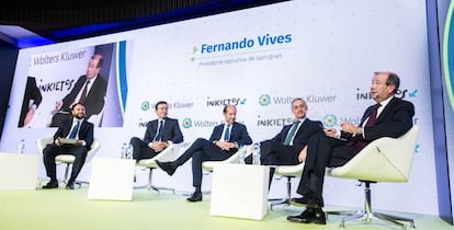 De izquierda a derecha: Carlos García-León, socio director de Legal Reputation y moderador; Jorge Badía, consejero delegado de Cuatrecasas; Carlos Rueda, socio director de Gómez-Acebo & Pombo; Salvador Sánchez-Terán, socio director de Uría Menéndez; y Fernando Vives, presidente ejecutivo de Garrigues.