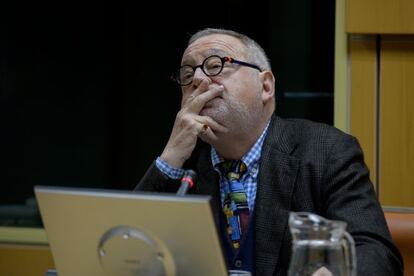 Fernando Savater comparece en el Parlamento vasco.