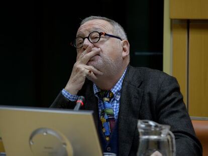 Fernando Savater comparece en el Parlamento vasco.