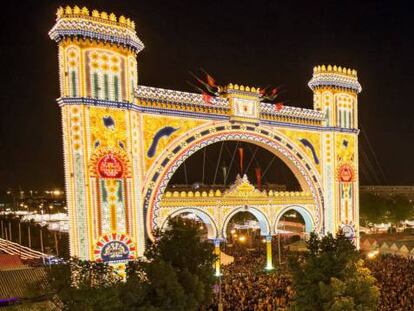 Apertura de la Feria de Abril, una de las mayores atracciones turísticas de Sevilla.