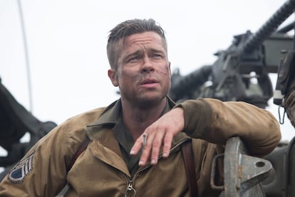 Brad Pitt. El actor admitió a Newsweek en 2007 que había trabajado como chófer de 'strippers' en despedidas de soltera. Después fue introduciéndose en el mundillo y acabó formando parte de 'The Dancing Bares', un grupo de bailarines masculinos que se ganaba el pan quitándose la ropa en cumpleaños de mujeres.