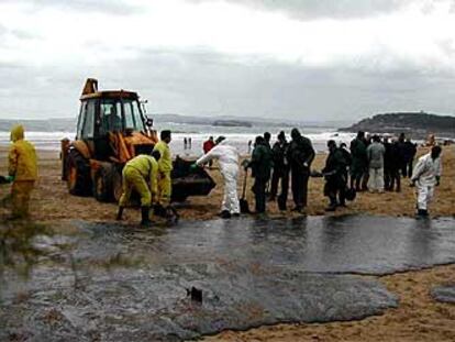 La playa del Sardinero contaminada