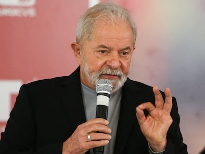 El presidente brasileño, Luiz Inacio Lula da Silva durante un encuentro con miembros del Sindicato dos Metalúrgicos do ABC, en Sao Bernardo do Campo, el 29 de enero de 2022.