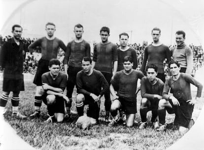 Equipo del Barcelona, campeón de la Liga española en 1929. Paulino Alcántara (EFE).