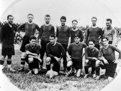 Equipo del Barcelona, campeón de la Liga española en 1929. Paulino Alcántara (EFE).