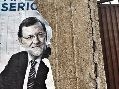 Los partidos quieren una campaña electoral más austera, pero no habrá cambios en sus listas. En la imagen, un cartel electoral del candidato del PP a la presidencia del Gobierno, Mariano Rajoy.