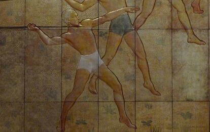 Obra titulada 'Deportes' que el artista Jean Dunand realizó sobre paneles de oro en 1935