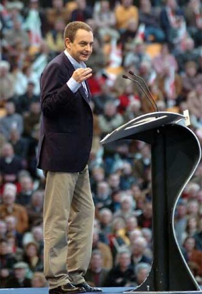 José Luis Rodríguez Zapatero, durante su intervención en el acto organizado por el PSOE en Dos Hermanas (Sevilla).