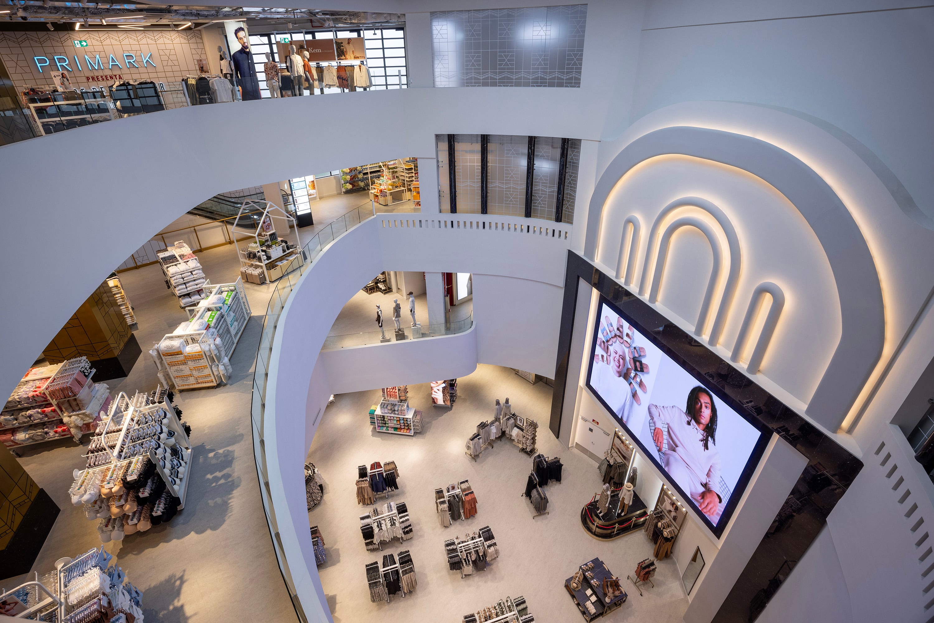 Interior de la tienda de Primark en la calle Conde de Peñalver de Madrid.