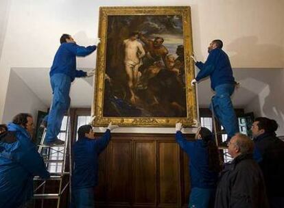 <i>El martirio de san Sebastián</i> fue colocado ayer en el mismo lugar donde lo ubicara Velázquez.