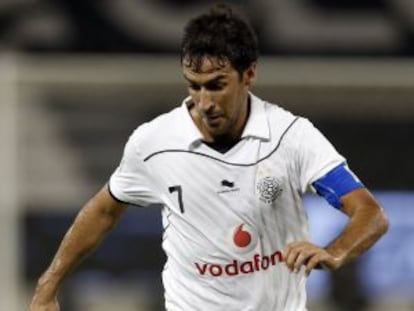 Raúl González, durante un partido con el Al Sadd