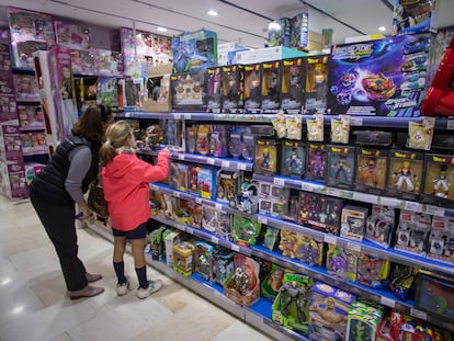 Shoppers in the Osorno-Toyplanet store, in the center of Seville.