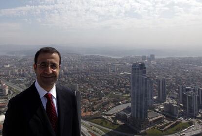 Nahit Kiler, presidente de la corporación Kiler, desde la azotea de la torre Sapphire en Estambul