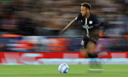 Neymar, el traspaso más caro de la historia, en un partido del PSG contra el Liverpool.