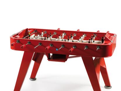 Futbolín de acero inoxidable. Ambos son diseños de Rafael Rodríguez producidos para RS.