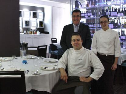 Nacho Romero junto a María José Piera y Abraham Romero en el Kaymus.