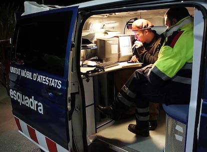 Un control de alcoholemia de los Mossos d'Esquadra en Barcelona el pasado mes de julio.