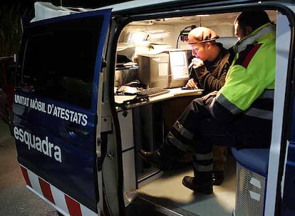 Un control de alcoholemia de los Mossos d&#39;Esquadra en Barcelona el pasado mes de julio.