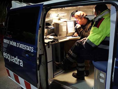 Un control de alcoholemia de los Mossos d'Esquadra en Barcelona, en julio del año pasado.