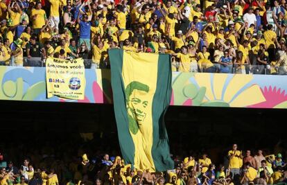 Los hinchas brasile&ntilde;os recuerdan a Pel&eacute;.