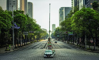 El paseo de la Reforma de la Ciudad de México, uno de los principales destinos de las inversiones españolas en el exterior, durante el confinamiento.