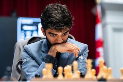 Gukesh, durante su partida de la última ronda contra Nakamura