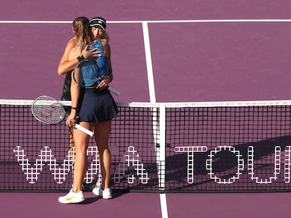 Paula Badosa y Garbiñe Muguruza  en el Centro Panamericano de Tenis en Guadalajara, México.