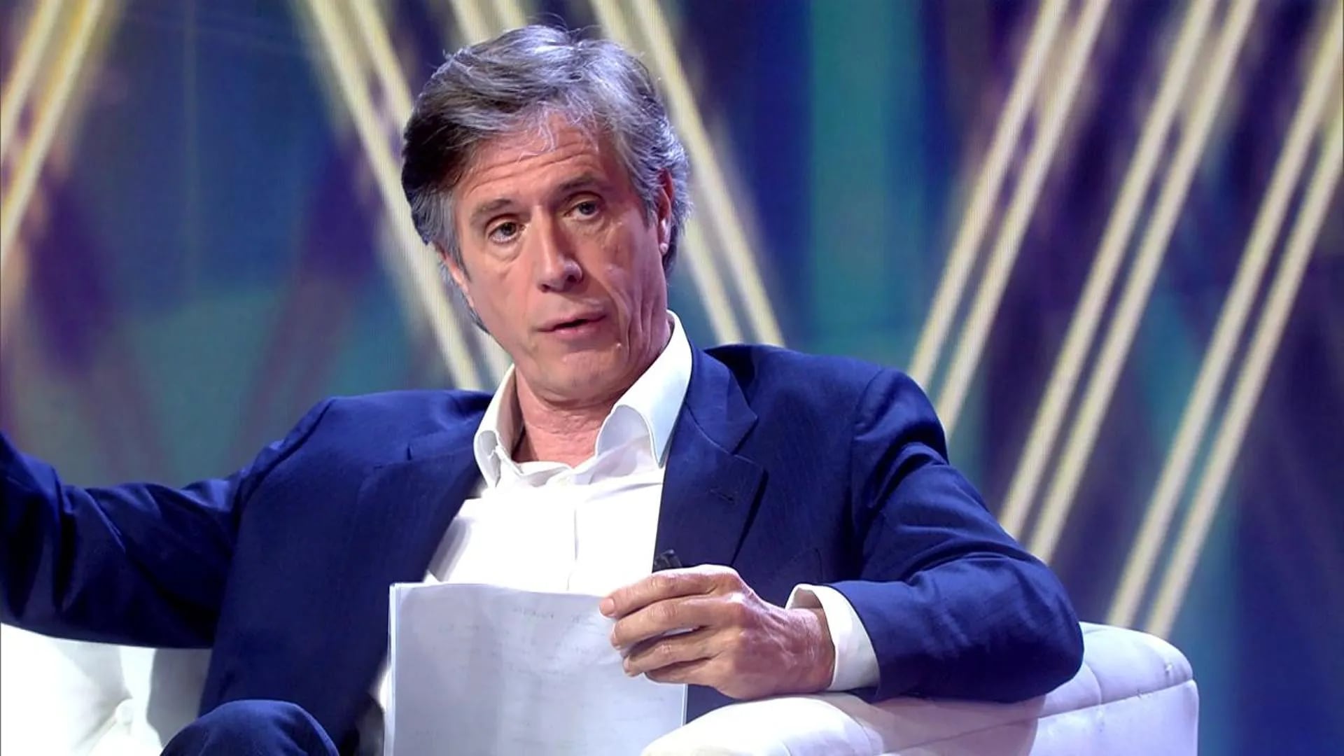 La tele convertida en un diván de señoros