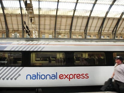 Tren de National Express en la estación de Kings Cross, Londres. 