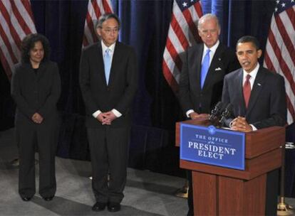 Obama presenta al nuevo secretario de Energía, Steven Chu (segundo por la izquierda).