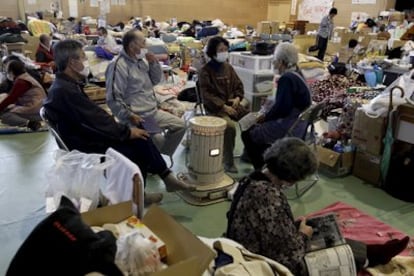 Las autoridades del noroeste de Japón comienzan a entregar las primeras viviendas prefabricadas temporales a los damnificados por el terremoto y tsunami