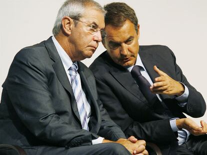 Emilio Pérez Touriño y José Luis Rodríguez Zapatero, ayer en Boqueixón durante la intervención de la ministra de Fomento.