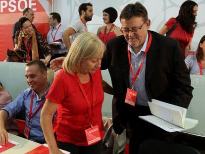 El secretario general del PSPV, Ximo Puig, y otros miembros de la ejecutiva, antes de iniciar el Comité Nacional.