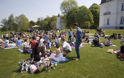 Imagen del picnic celebrado por Musika Parkean en los jardines de Aiete en 2011.