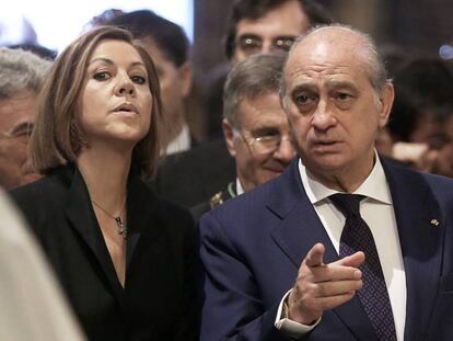 Los exministros Jorge Fernández Díaz y María Dolores de Cospedal, en una imagen de archivo.