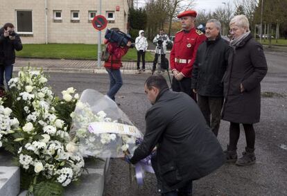 Momento del homenaje a cuatro 'ertzainas' asesinados por ETA esta mañana en Arkaute.