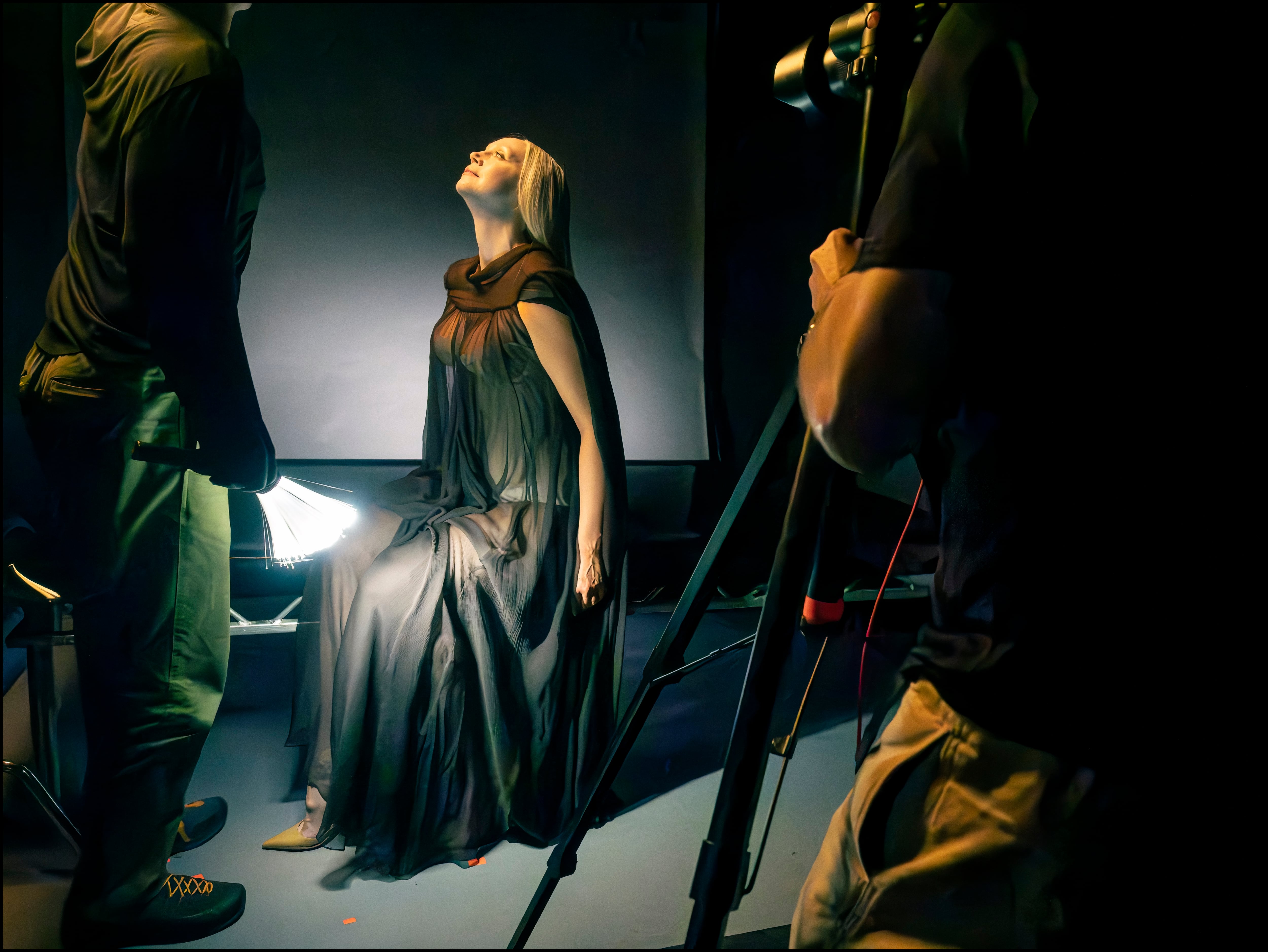 Entramos en el set del calendario Pirelli 2026: surrealismo digital con estética analógica (y una pecera) 8 La actriz británica Gwendoline Christie, otra de las protagonistas del 'casting' del calendario Pirelli 2026.