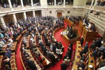 Vista general de los diputados en el Parlamento griego. EFE/Archivo