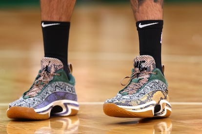 Las zapatillas de Jayson Tatum, de los Boston Celtics, durante el calentamiento para el juego 6 de la serie final de la NBA, en el TD Garden, Boston, EEUU.